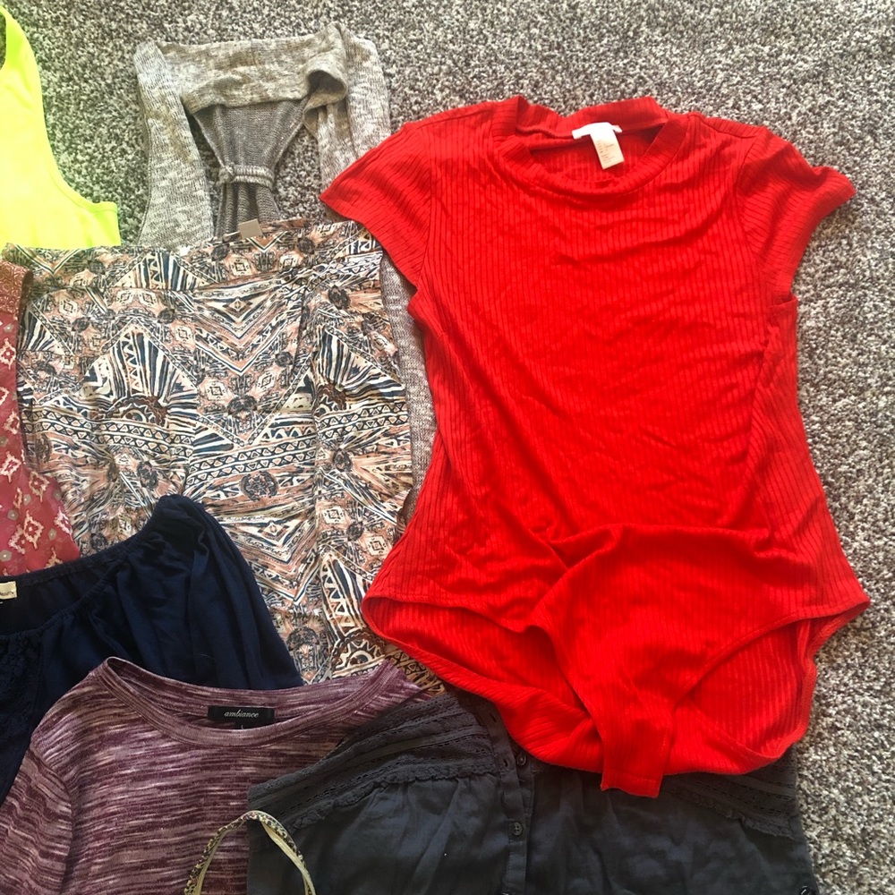 CLOTHING BUNDLE - Picture 2 of 5